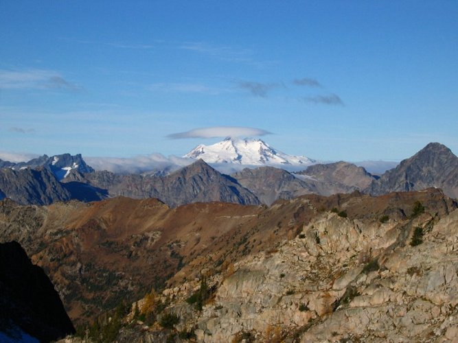 Looking west as we ascended, Glacier Peak had a fine lenticular cloud, with Buck Peak at the left.